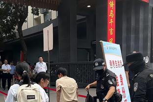 加泰电台：拉波尔塔向瓜迪奥拉咨询换帅建议，后者推荐德泽尔比