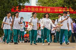 穆帅当年离开国米和马特拉齐相拥而泣！两人哭的像个孩子！